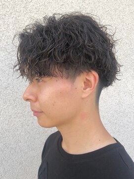 ゴットラトゥール(GOTTO LATOUR) センターパート、ツイスパ、ツイストスパイラルパーマ、無造作