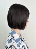 切りっぱなしショートボブハイトーンカラーミルクティーベージュ