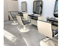 ロロ ROLOの雰囲気（清潔感のあるカットブースは(レトロ&モダン)お気に入りです^ ^）