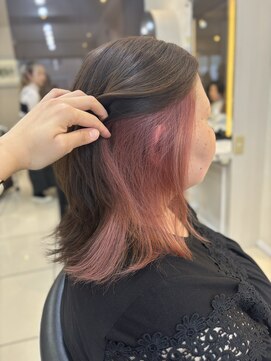 フレア(FLAiR) 20代30代インナーピンクカラーくびれミディアムスタイル