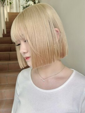 サンク 原宿 表参道(cinq) ハイトーンカラーヘーゼルベージュミルクティーベージュ暗めボブ