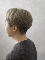 フィガロ バイ テイラー(FIGARO by Taylor)&nbsp;横顔が映える立体レイヤーショートスタイル