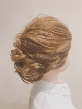 ヘアサロン トラヴィス(hair salon Travis) 和装にも合わせやすいバックシニヨン