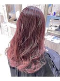 艶カラー／ピンクグラデーション／赤髪／段カット