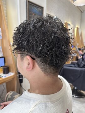 ヴァネッサ VANESSA ツイストスパイラルパーマメンズマッシュ刈り上げ