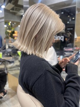 ミルクティーベージュショートボブピンクベージュハイトーン