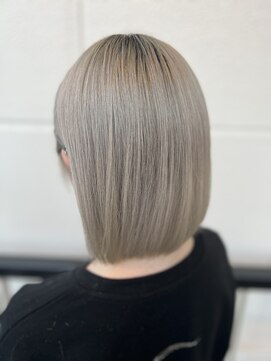 ラビス 浦和(Lovis) 美髪/ネビージュ/大人かわいい/透明感ショート[浦和]