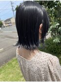 ネイビー×切りっぱなしボブ