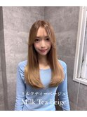 ミルクティーベージュ、レイヤーカット、ミディアム、20代