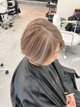 アルトル 池袋(altru) 白髪ぼかしホワイトブラウンチェリーブラウンミニウルフ　元重