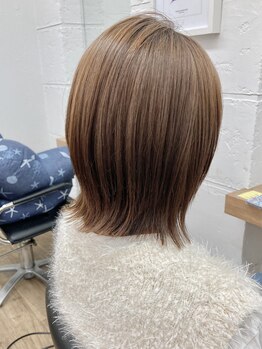 アメリ(Ameri)の写真/【観光通り】肌まで綺麗に見せる透明感カラー。ダメージを抑えた施術で、パサつかない柔らかな印象。