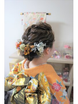 きものサロン すずめ屋 成人式の振袖に!ルーズな編み込みアレンジ♪