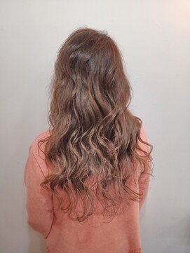 ツムグ 代官山 中目黒(TUMUGU) ヘルシースタイルふんわりカールシアーベージュ大人かわいいヘア