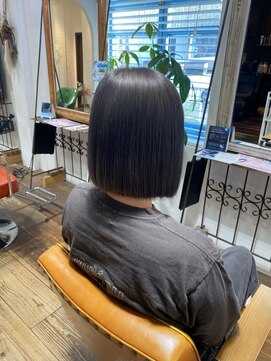 ロア(Loah) 切りっぱなしボブ/ダークグレー/ブリーチオンカラー