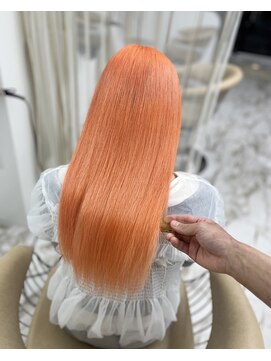 ナナ(NANA) オレンジ/ブリーチ/カラー/ロングヘア/レイヤーカット