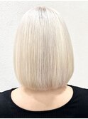 ミディアムボブ×ハイトーンミルクティー