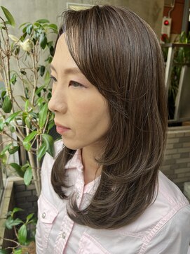 スピラ(SPiRA) グレージュ×レイヤーカット