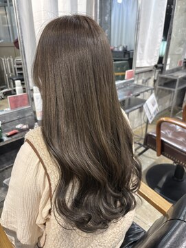 オリーブグレージュ