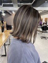 レブ 四条烏丸(Reb,)&nbsp;ハイライト白髪ぼかしハイライトカラーボブ