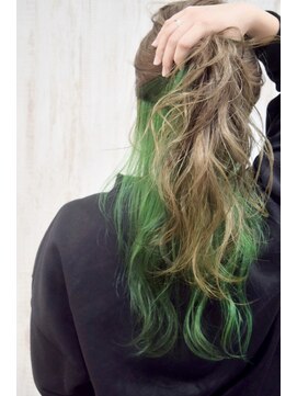 ホワイト 梅田(white) ＊お洒落上級者＊グリーン×ことりベージュ