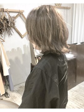 ヘアーアンドアトリエ マール(Hair&Atelier Marl) 【Marl】アッシュベージュカラーのウルフミディ♪