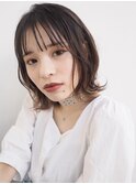 アッシュベージュイヤリングカラー柔らかいアンニュイくびれボブ