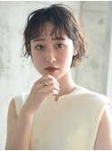 大人かわいい ショートパーマ 大人ガーリー ネイビージュ 黒髪