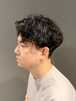 ビーダンディー(Bee dandy)&nbsp;前髪パーマ センターパート アップバング ツーブロックショート