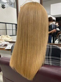 オズ エフ(ｏｚ ｆ［e・f］)の写真/今話題の”オージュア”取扱い店！髪の芯から潤いを与え、毛先まで潤い溢れるうるツヤ美髮へと導きます。
