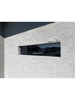 学生様、シニアのお客様に嬉しい平日限定クーポンをご用意しています！お得にキレイになれるチャンスです♪