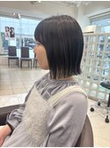 ぱつっと切りっぱなしミニボブ