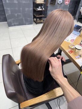 ラウル(Laulu) イメチェン/ホワイトブロンド/外ハネボブ/美髪/佐倉