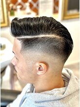 BARBERだからできるミリ単位にこだわる「フェードカット」の神業