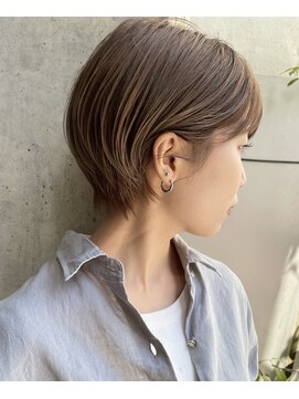 ショートヘアベージュハイトーンくびれ丸みボブ20代30代40代