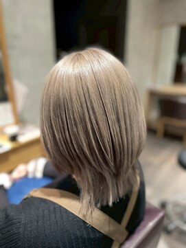 アフィナー(Afinar) 【横浜駅/横浜西口】 シルバーホワイト