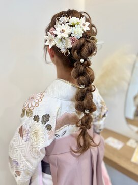 シー(she.) 編みおろし　編みおろしポニー　卒業式ヘア