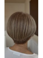 デフィ 都南店(defi) 白髪を活かす大人の立体感ショートボブ