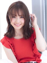 大人かわいい斜めバングの小顔ミディマーメイドアッシュ