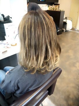 アリア トータルビューティー(Aria total beauty) ライトベージュ×バレイヤージュ