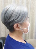 フォックスヘアー(fox.hair)&nbsp;ブリーチでつくるグレイヘア/レディース２ブロック