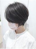 大人黒髪ハンサムショート耳かけショートボブ