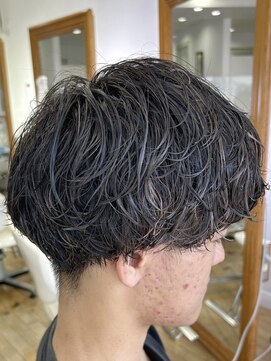 ヘッズ 本八幡店(HEADS) MEN'S HAIR  センターパート　ツイストスパイラル　コンマヘア