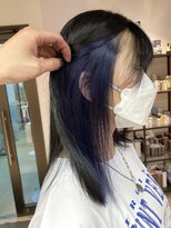 コワファーストナガサキシャンプーボーイ(COIFF1RST NAGASAKI SHAMPOO BOY)&nbsp;長崎 インナーカラー ネイビーブルー