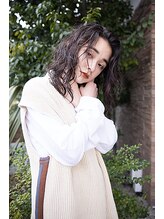 VOGUEのパーマ：魔法のようなパーマで自然なカール。［小牧/髪質改善/髪質改善カラー/縮毛矯正/メンズ］