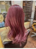 ふわっと色づく、ピンクヘアカラーで透明感