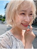 ハイトーンボブ　レイヤーボブ　ミルクティーベージュ