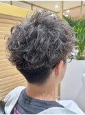 ゆるふわラフスパイキーフェザーショートツーブロックバーバー