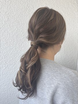 フッタ(Futta) ハイライト×ポニーテールアレンジ【西武新宿駅】【駅近】