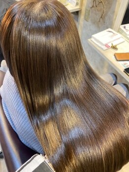 ヘアーエポック(hair epoque)の写真/高い技術力と丁寧な施術で"柔らかい"ストレートヘアを実現！髪や頭皮へのダメージを最小限に抑え髪質改善へ