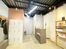 アマーク(a mark)の雰囲気（お客様一人ひとりのお荷物をお預かりするロッカーがございます♪）